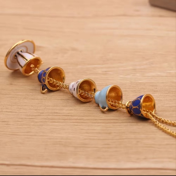 NWOT Teacup necklace - Picture 3 of 6